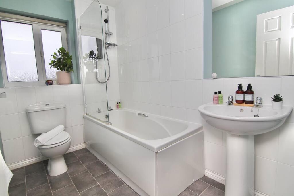 Daimler House - Cosy Home Near Coventry City Centre Екстер'єр фото