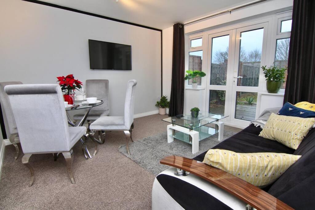 Daimler House - Cosy Home Near Coventry City Centre Екстер'єр фото