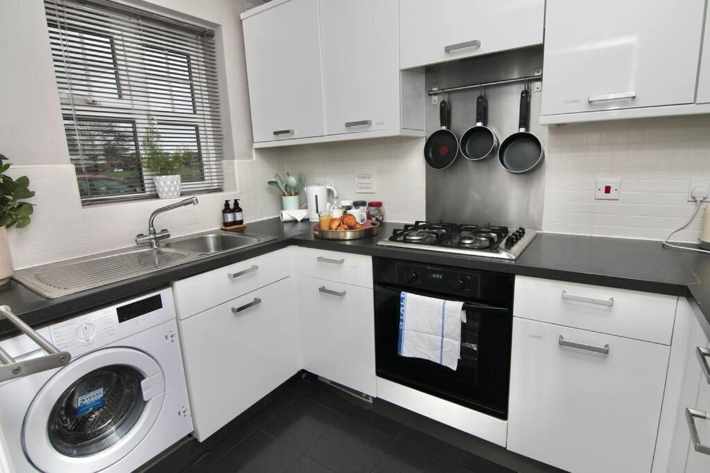 Daimler House - Cosy Home Near Coventry City Centre Екстер'єр фото